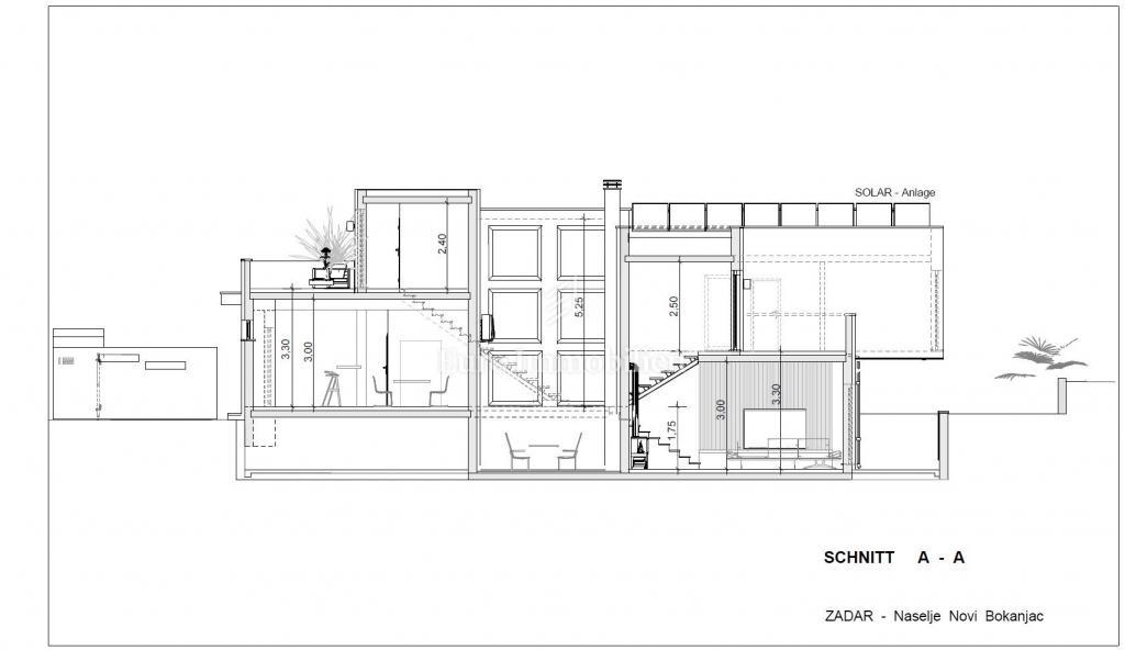 Moderna casa familiare con terrazze e giardino