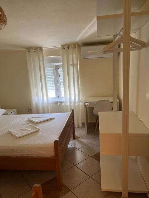 Casa con 4 apt e terreno edificabile, 60m dal mare, Vir