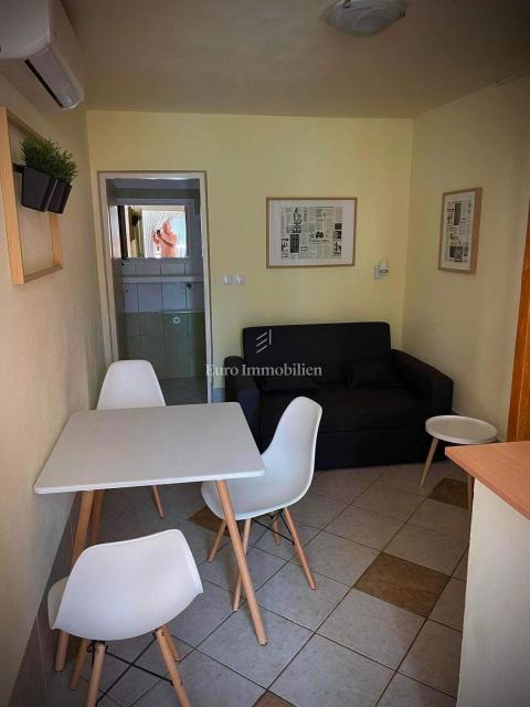 Casa con 4 apt e terreno edificabile, 60m dal mare, Vir