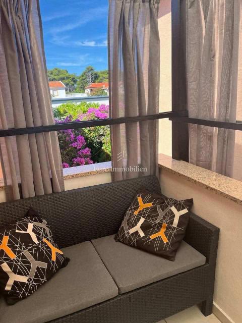 Casa con 4 apt e terreno edificabile, 60m dal mare, Vir