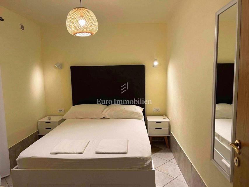 Casa con 4 apt e terreno edificabile, 60m dal mare, Vir