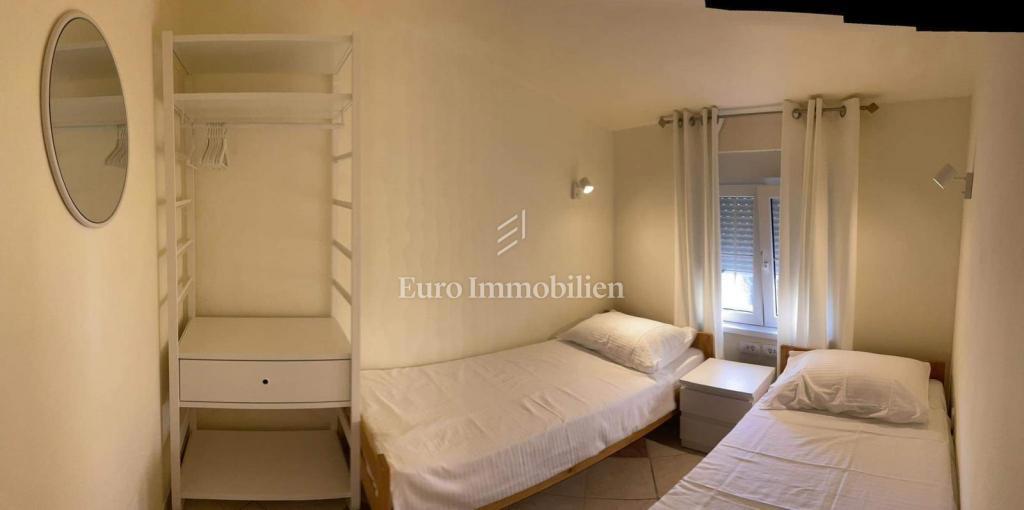 Casa con 4 apt e terreno edificabile, 60m dal mare, Vir