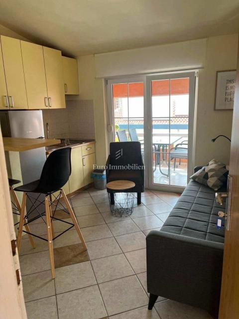 Casa con 4 apt e terreno edificabile, 60m dal mare, Vir