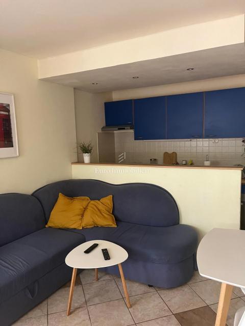 Casa con 4 apt e terreno edificabile, 60m dal mare, Vir