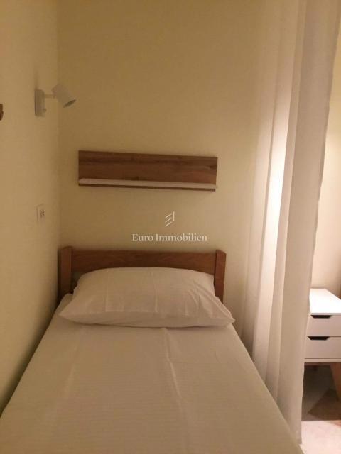 Casa con 4 apt e terreno edificabile, 60m dal mare, Vir