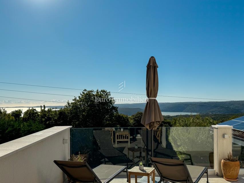 Villa di lusso con piscina e vista mare, vicino a Labin