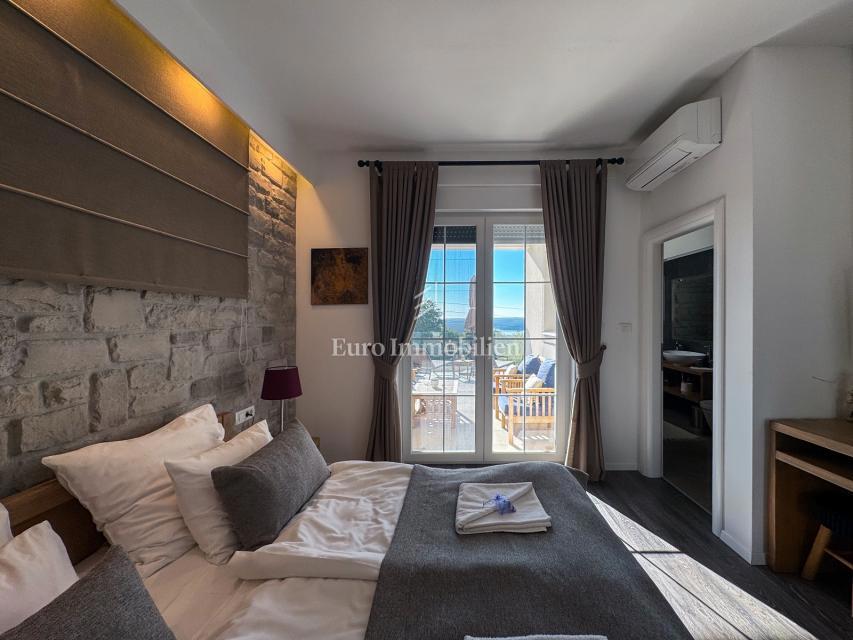 Villa di lusso con piscina e vista mare, vicino a Labin