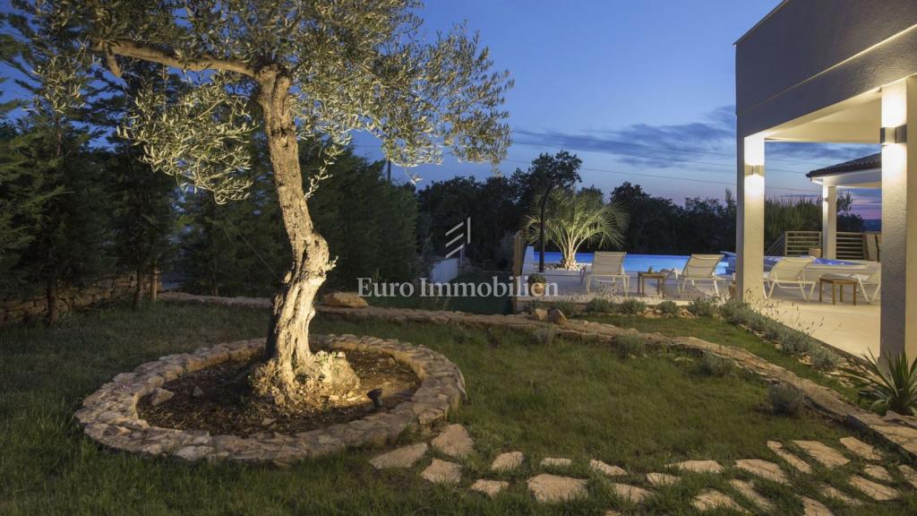 Villa di lusso con piscina e vista mare, vicino a Labin