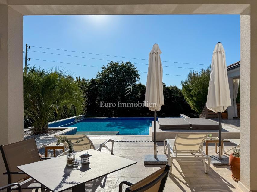 Villa di lusso con piscina e vista mare, vicino a Labin