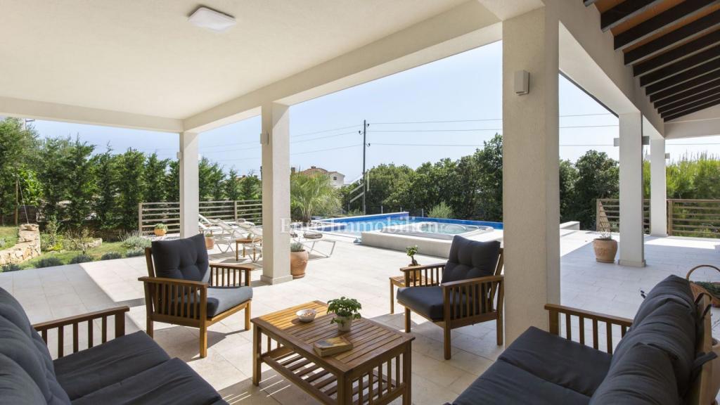 Villa di lusso con piscina e vista mare, vicino a Labin