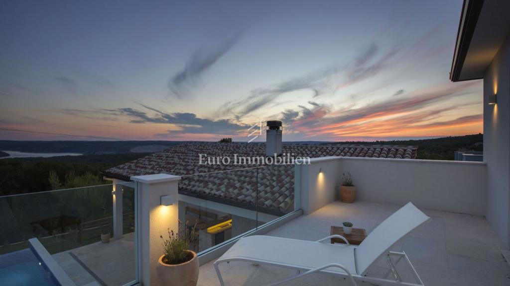 Villa di lusso con piscina e vista mare, vicino a Labin