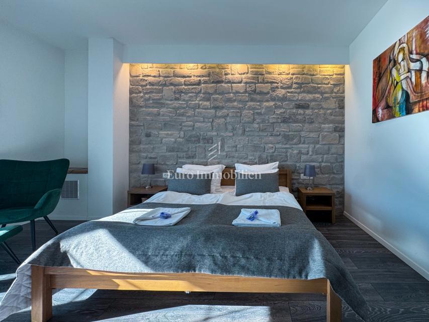 Villa di lusso con piscina e vista mare, vicino a Labin