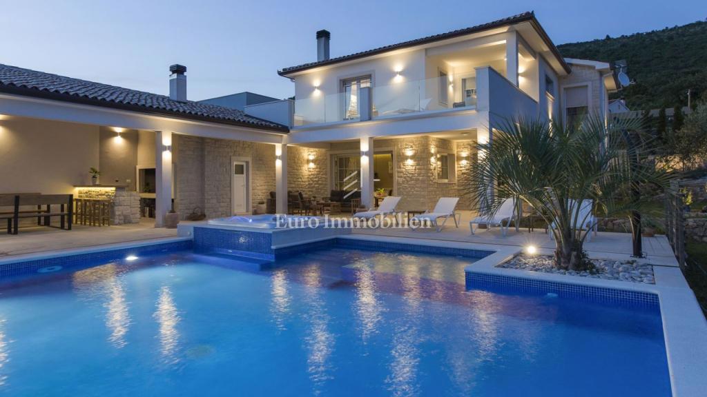 Villa di lusso con piscina e vista mare, vicino a Labin