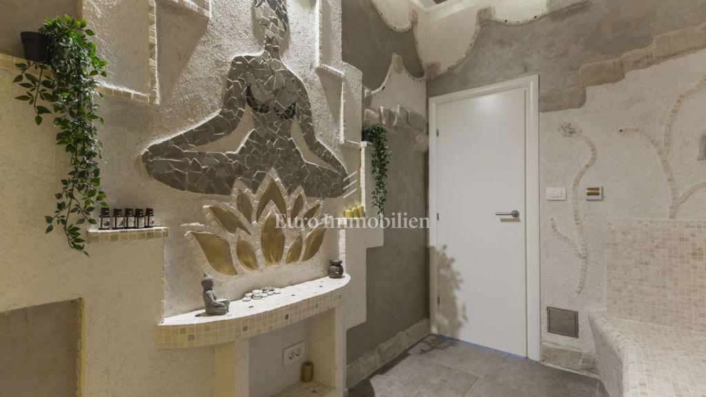 Villa di lusso con piscina e vista mare, vicino a Labin