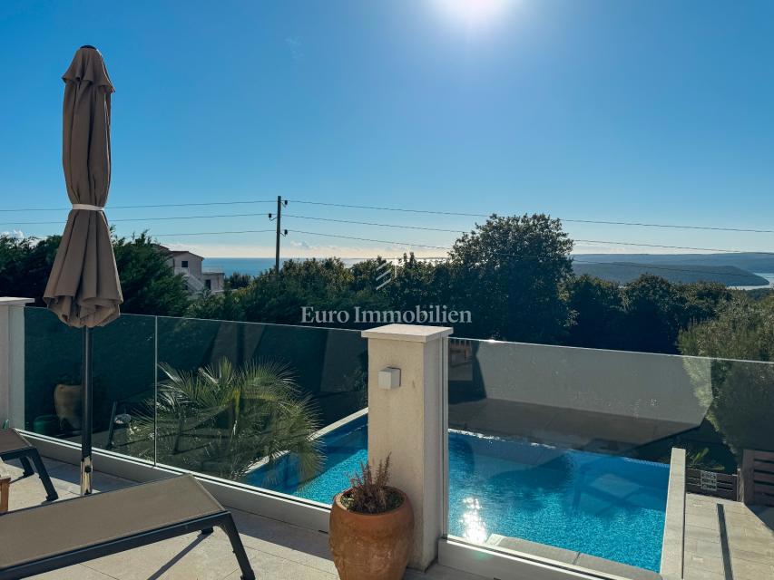 Villa di lusso con piscina e vista mare, vicino a Labin