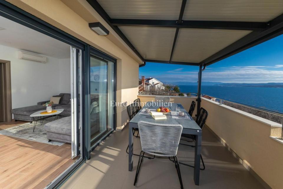 Moderno apt vicino al mare con due terrazze e vista mare