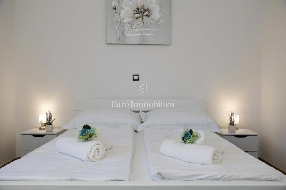 Moderno apt vicino al mare con due terrazze e vista mare