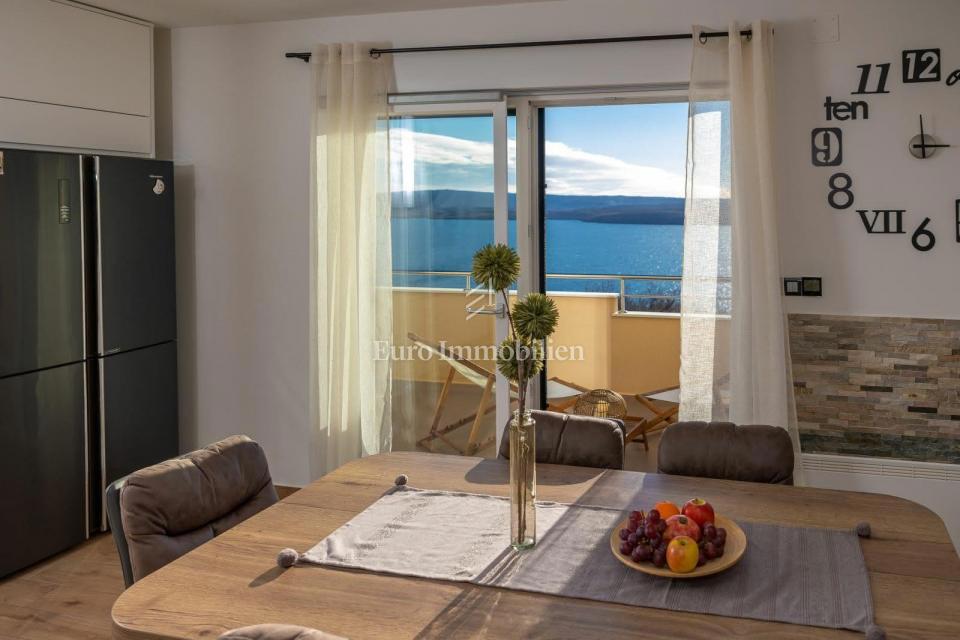 Moderno apt vicino al mare con due terrazze e vista mare