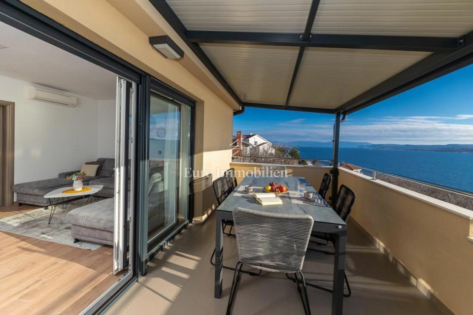 Moderno apt vicino al mare con due terrazze e vista mare