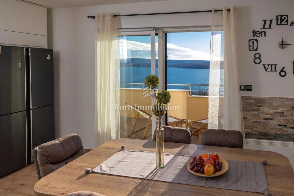 Moderno apt vicino al mare con due terrazze e vista mare