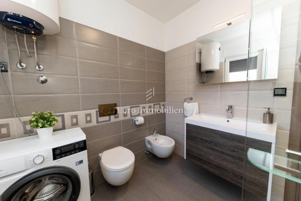 Moderno apt vicino al mare con due terrazze e vista mare