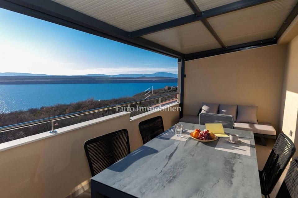 Moderno apt vicino al mare con due terrazze e vista mare