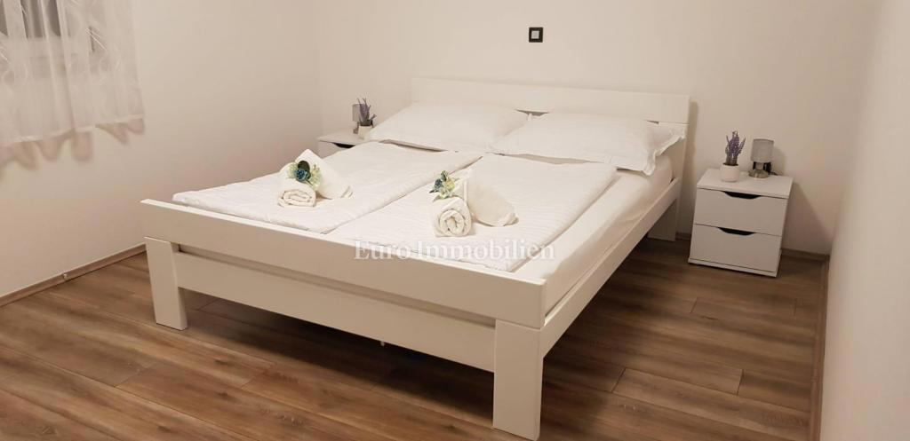 Moderno apt vicino al mare con due terrazze e vista mare