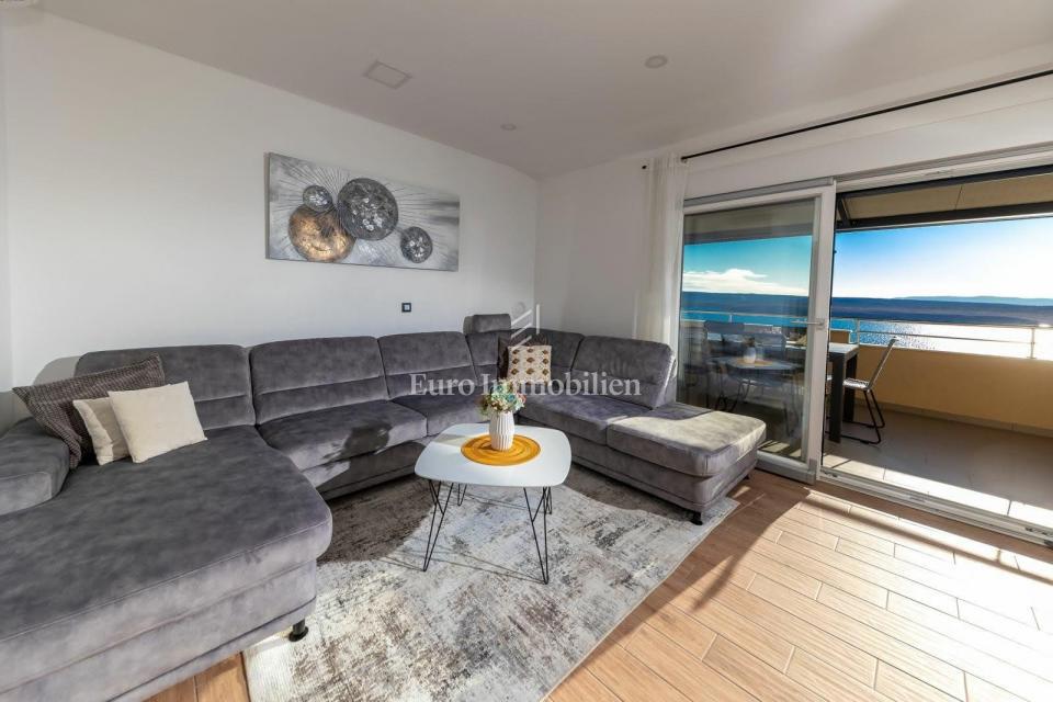 Moderno apt vicino al mare con due terrazze e vista mare