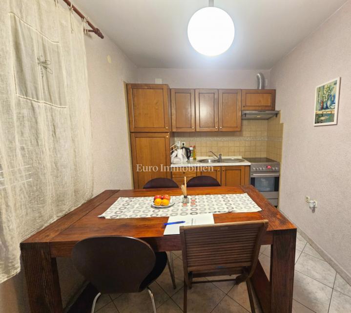 Malinska – appartamento vicino al centro, vista mare!