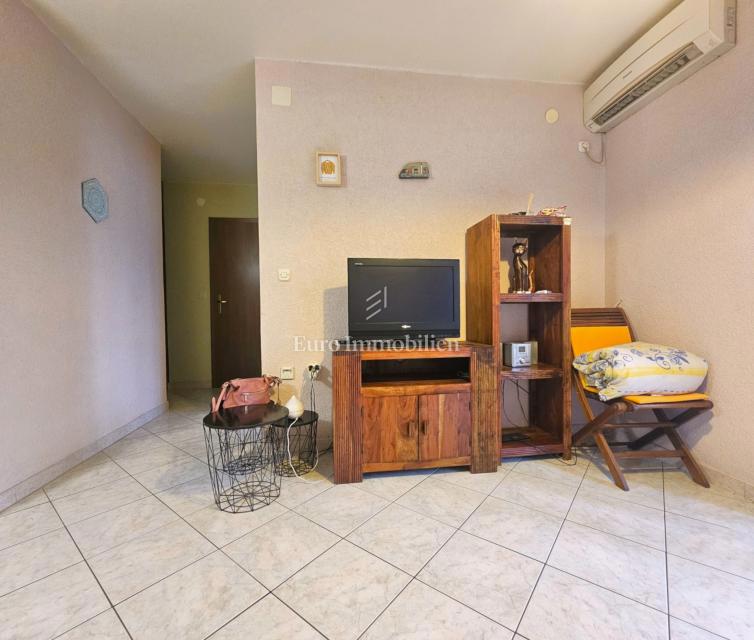 Malinska – appartamento vicino al centro, vista mare!