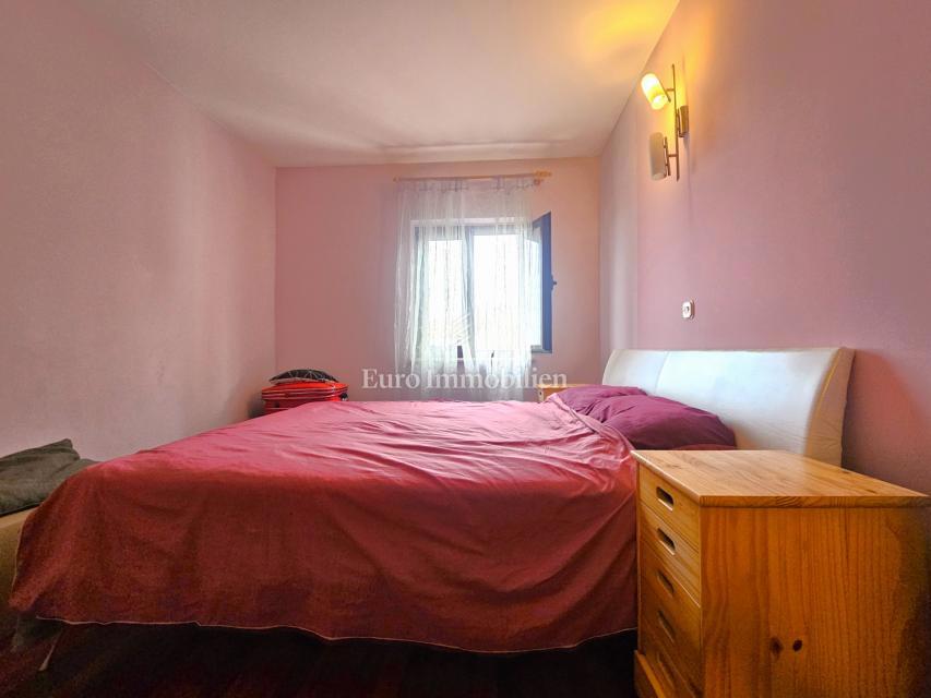 Malinska – appartamento vicino al centro, vista mare!