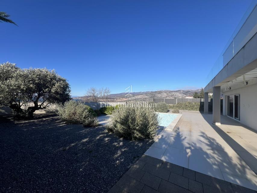 Klenovica – Casa con vista panoramica sul mare