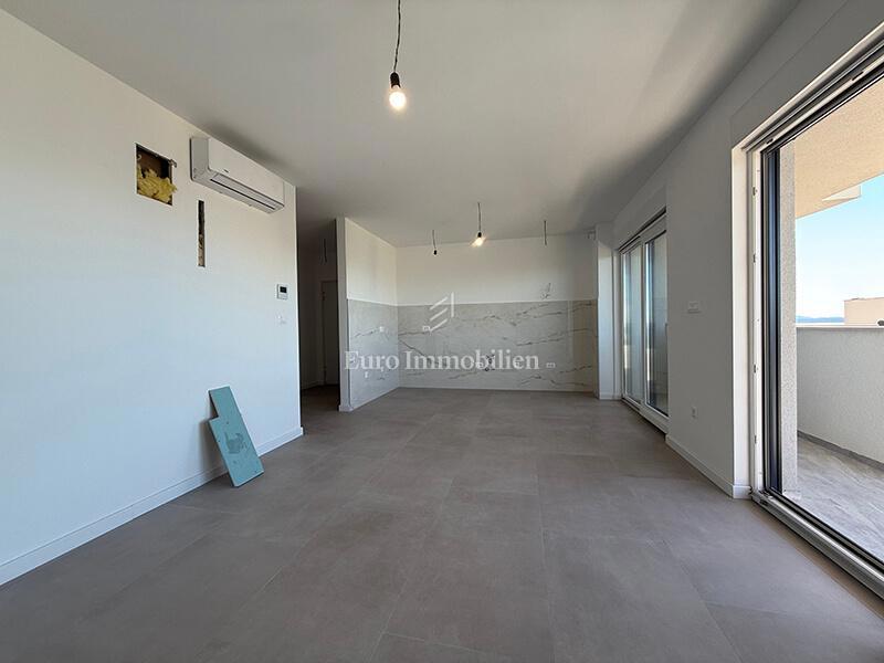 Makarska - appartamento in un edificio di nuova costruzione con vista mare