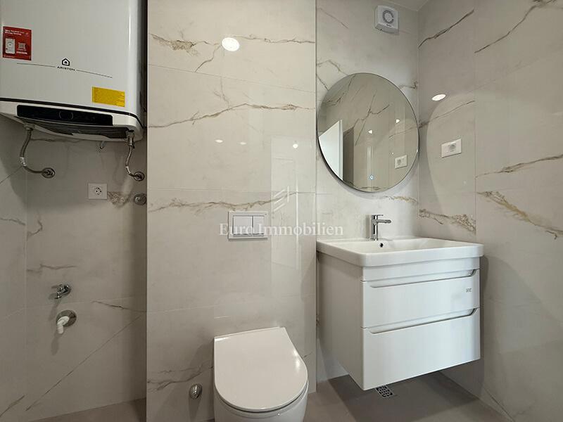 Makarska - appartamento in un edificio di nuova costruzione con vista mare