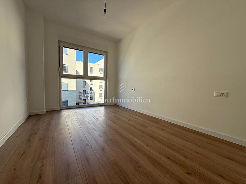 Makarska - appartamento in un edificio di nuova costruzione con vista mare