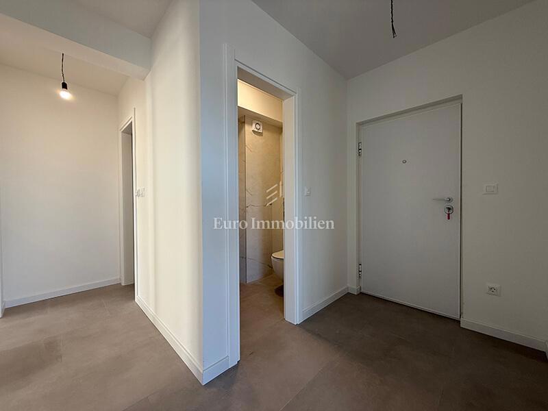 Makarska - appartamento in un edificio di nuova costruzione con vista mare