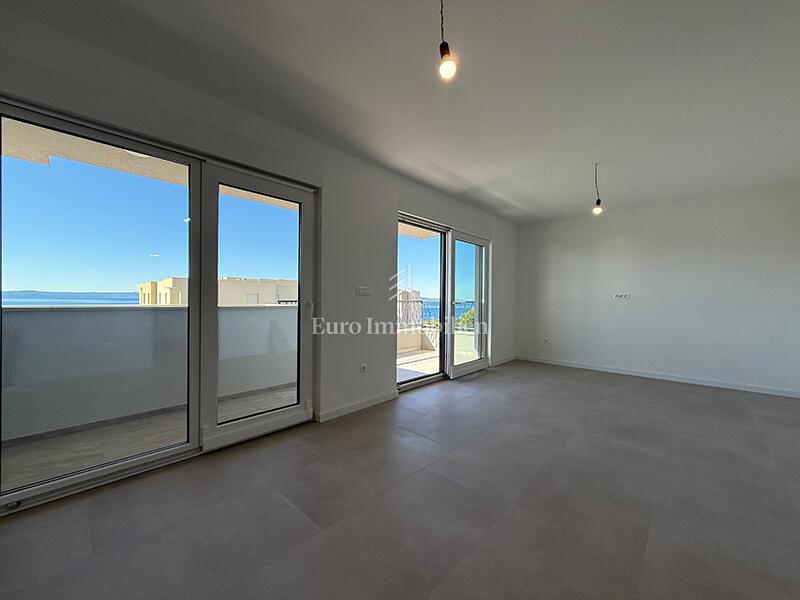 Makarska - appartamento in un edificio di nuova costruzione con vista mare