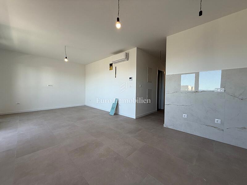 Makarska - appartamento in un edificio di nuova costruzione con vista mare