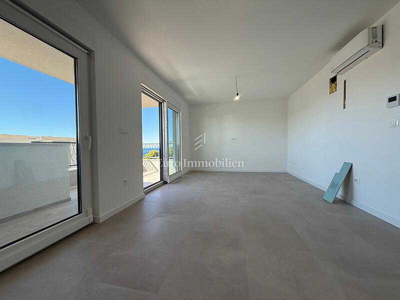 Makarska - appartamento in un edificio di nuova costruzione con vista mare