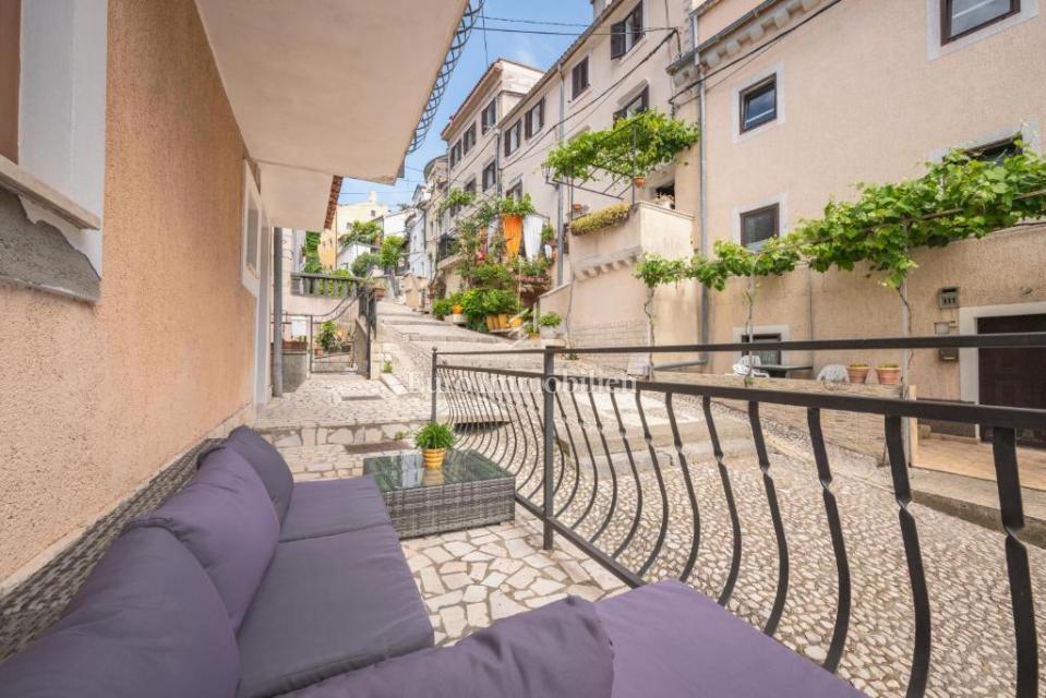 Bakar, due appartamenti in una casa, a 50 m dal mare