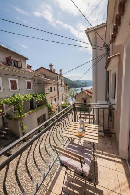 Bakar, due appartamenti in una casa, a 50 m dal mare