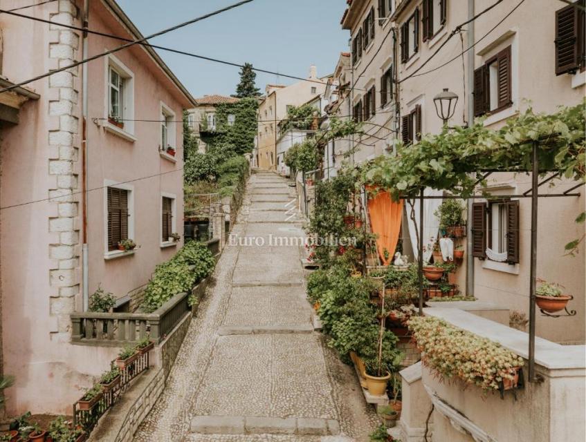 Bakar, due appartamenti in una casa, a 50 m dal mare