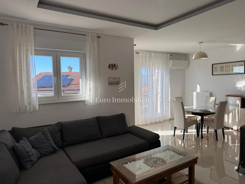 Appartamento a Buzdohanj in un edificio più recente