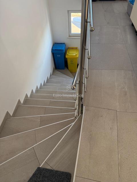 Appartamento a Buzdohanj in un edificio più recente