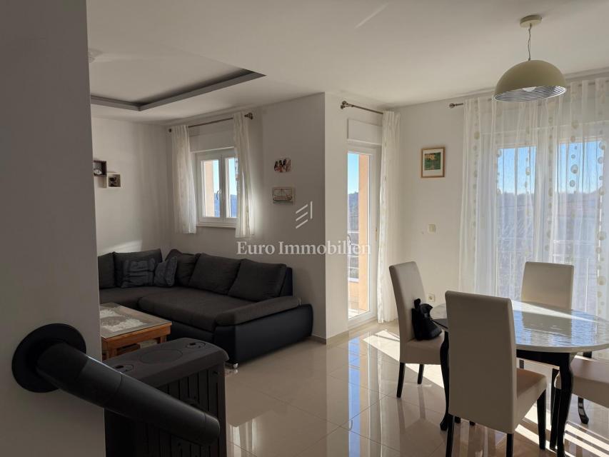 Appartamento a Buzdohanj in un edificio più recente