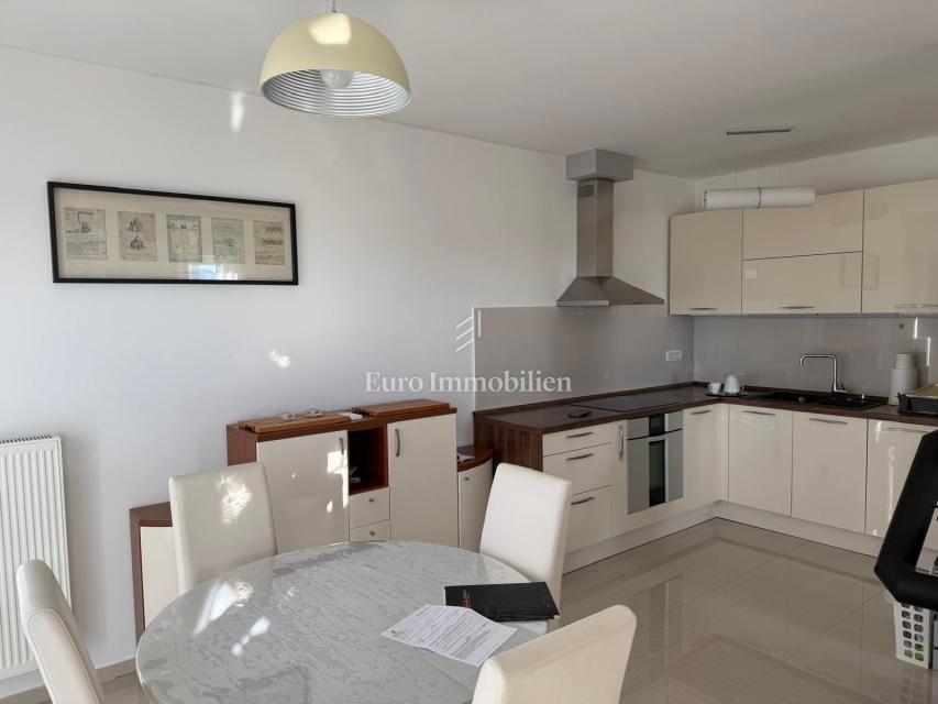 Appartamento a Buzdohanj in un edificio più recente