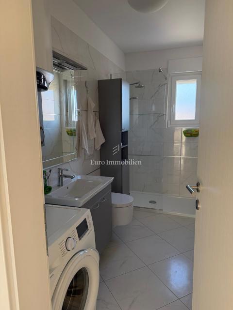 Appartamento a Buzdohanj in un edificio più recente