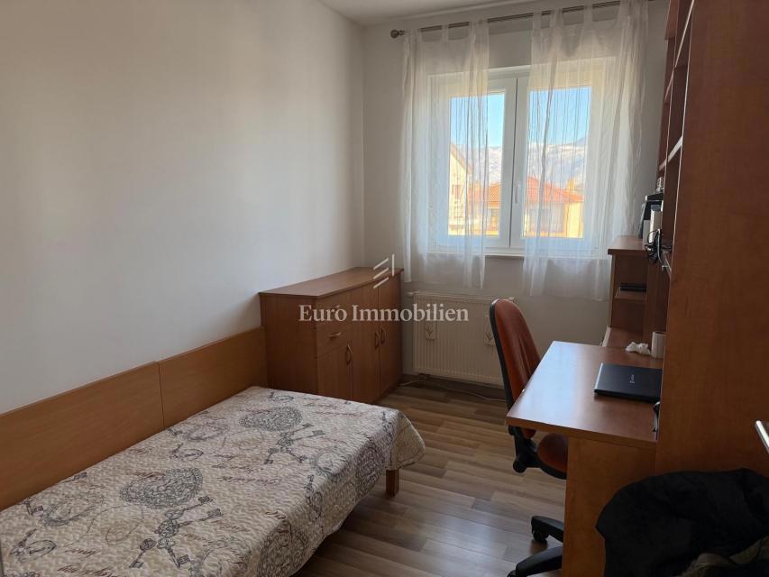 Appartamento a Buzdohanj in un edificio più recente