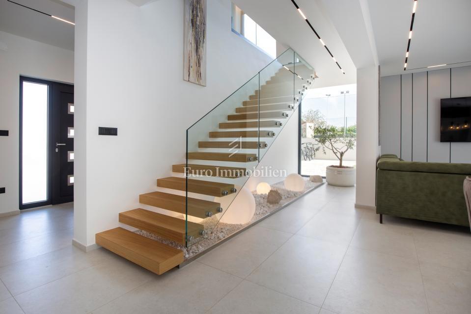 Istria - villa moderna con piscina e campo da tennis