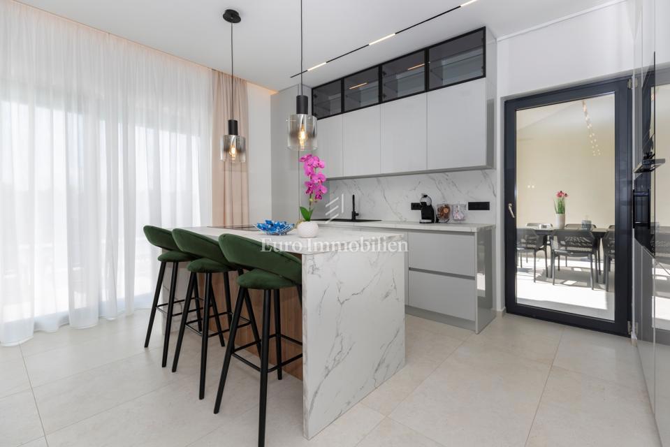 Istria - villa moderna con piscina e campo da tennis